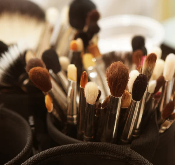 Make-up-Werkzeuge in der Halterung — Stockfoto