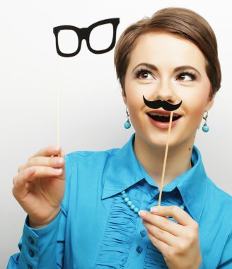 genç kadın holding bıyık