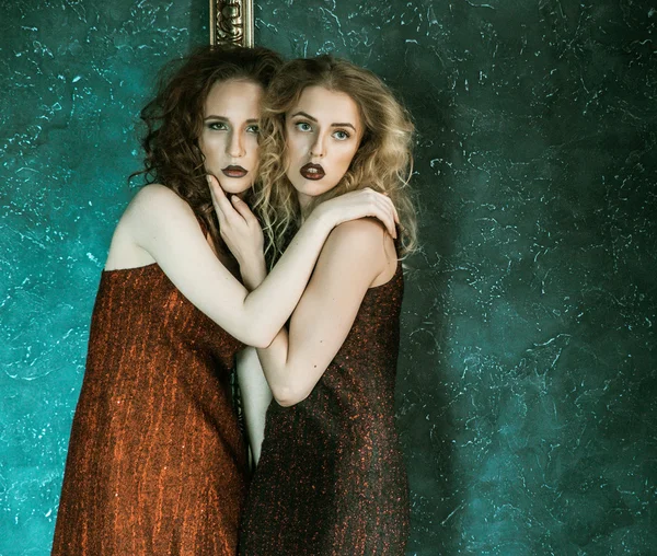 Vogue foto de estilo de dos señoras de la moda —  Fotos de Stock