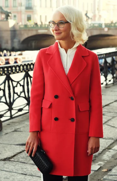 Fashion portrait of young stylish  woman — Stock Photo, Image