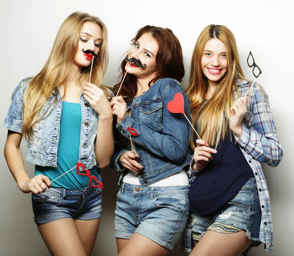 Stijlvolle sexy hipster meisjes beste vrienden klaar voor feest. — Stockfoto