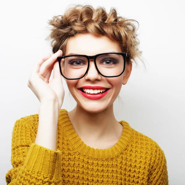 Retrato de una mujer casual en gafas — Foto de Stock