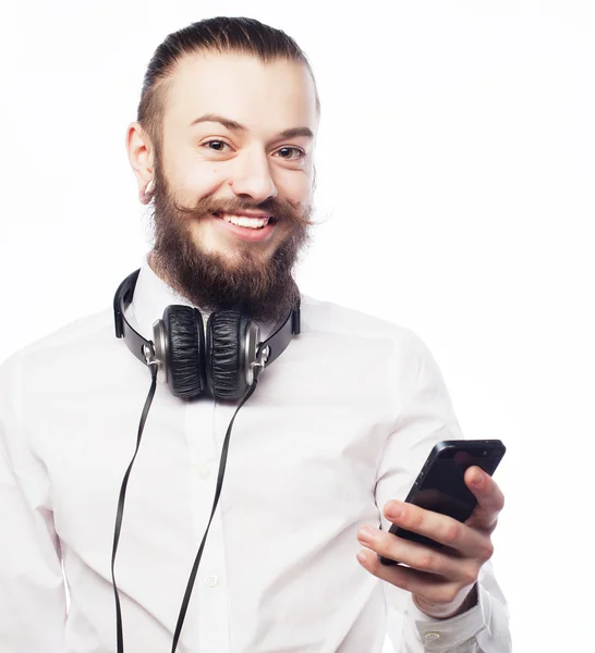 Молодий бородатий чоловік з мобільним — стокове фото