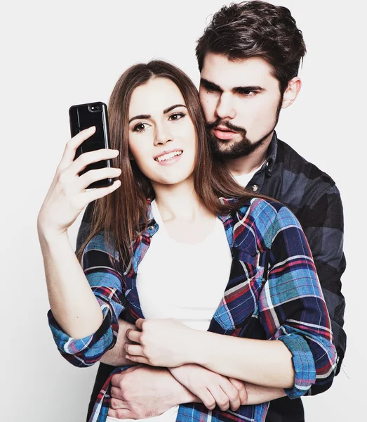 Ζευγάρι ερωτευμένων κάνοντας selfie — Φωτογραφία Αρχείου