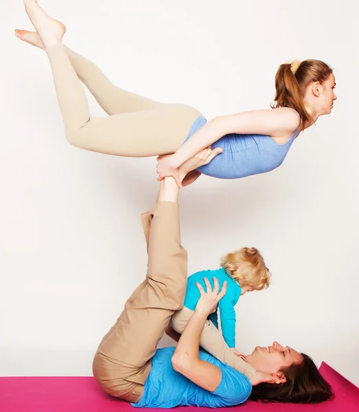 Mother, father and son doing yoga — Stock Photo, Image