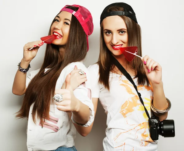 Two young pretty hipster girls — Stock Photo, Image