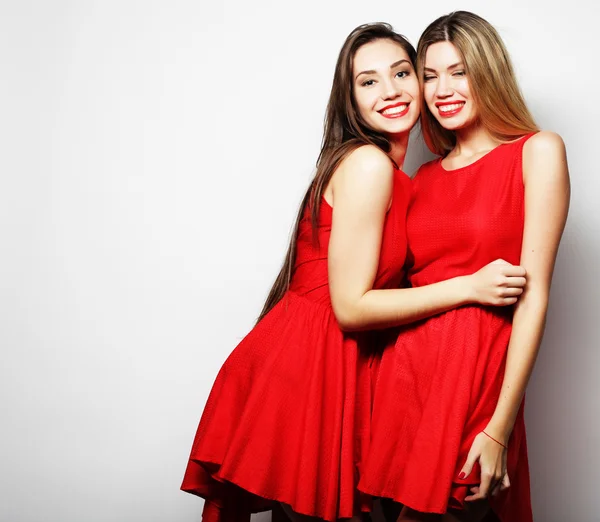 Imagem de um encantador meninas em vestido vermelho — Fotografia de Stock