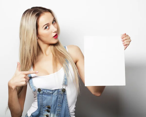 Smiling young casual style woman showing blank signboard — Stock Photo, Image