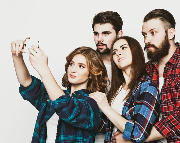 Ομάδα φοιτητών λαμβάνοντας selfie — Φωτογραφία Αρχείου