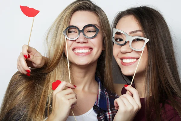 Twee stijlvolle sexy hipster meisjes beste vrienden klaar voor feest — Stockfoto