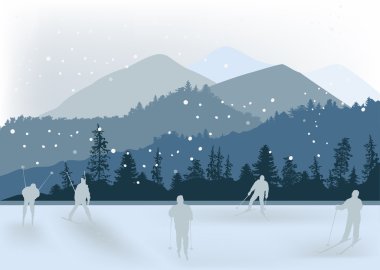 kayakçı siluetleri dağlar yakınındaki