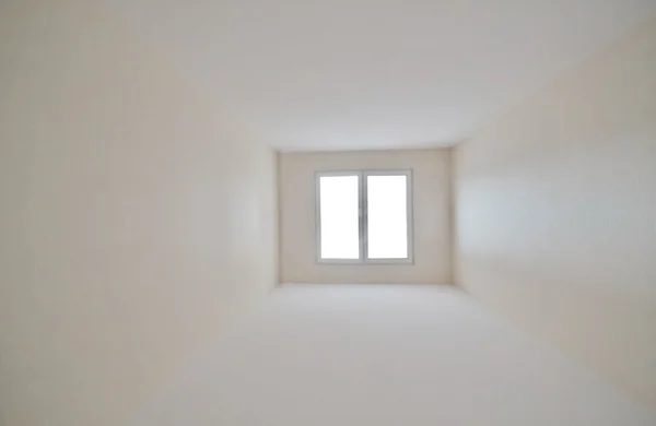 Witte kamer met raam — Stockfoto