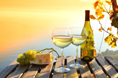 şarap, peynir ve üzüm