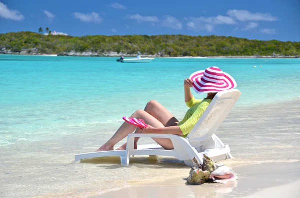 Fille sur la plage d'Exuma — Photo