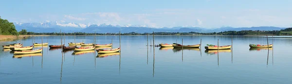 Båtar vid Wiebelbach sjö, Schweiz — Stockfoto