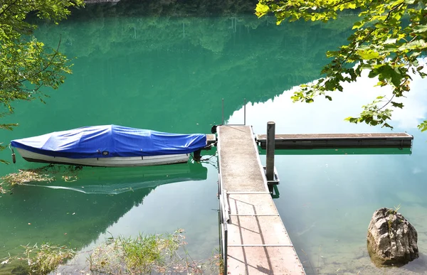 Jezioro lungerer, Switzerlnd — Zdjęcie stockowe