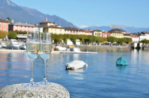 Twee champagneglazen. Ascona — Stockfoto