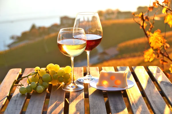 Wein aus Lavaux auf dem Tisch — Stockfoto