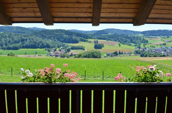 Panorama suisse depuis un balcon — Photo