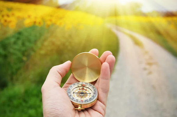 Compass in the hand — Stock Photo, Image