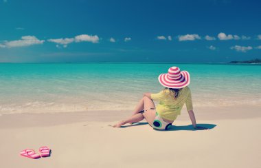 Sahilde kızın rahatlatıcı