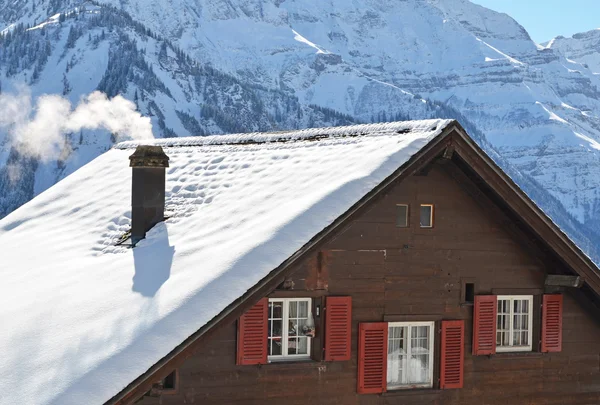 スイス休暇用の別荘 — ストック写真