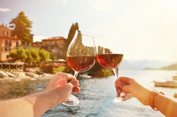 Two wineglasses in the hands — Stock Photo, Image