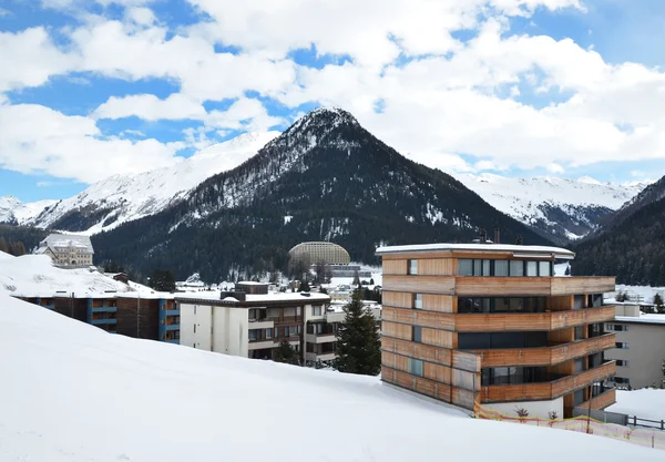 Vista de invierno de Davos, famosa estación de esquí suiza —  Fotos de Stock