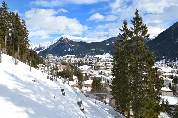 Winter view of Davos, famous Swiss skiing resort — Zdjęcie stockowe