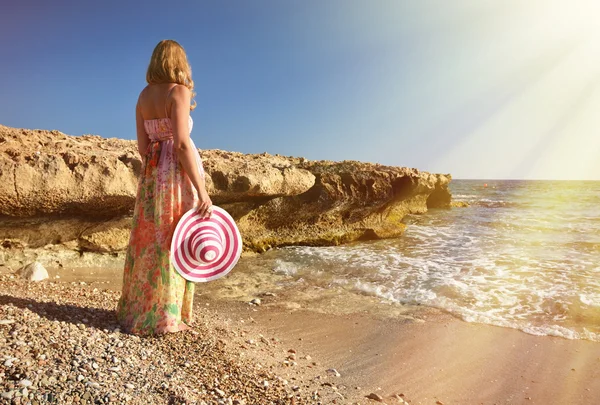 Дівчина на пляжі. Кіпр — стокове фото
