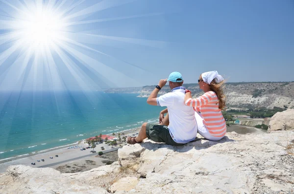 Couple on rockб Cyprus — Stock Photo, Image