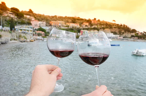 Wineglasses in hands in Portvenere — Stock Photo, Image