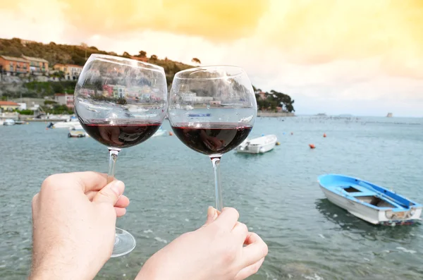 Wineglasses in hands in Portvenere — Stock Photo, Image