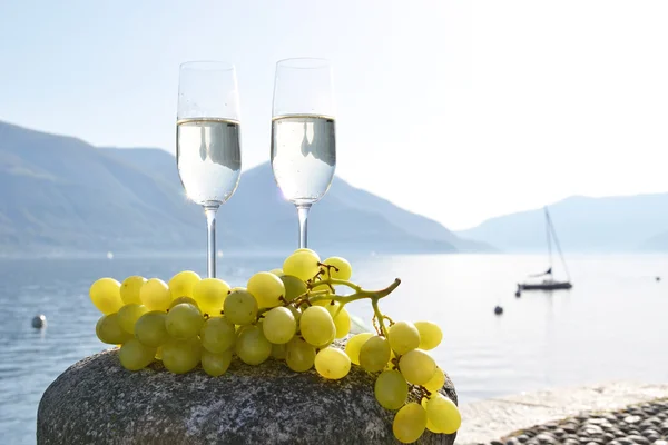 Champagne and grapes in Switzerland — Stock Photo, Image