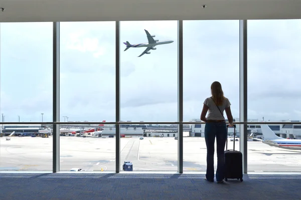 Girl at the airport window — Stock Photo, Image