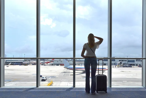 Girl at the airport window — Stock Photo, Image