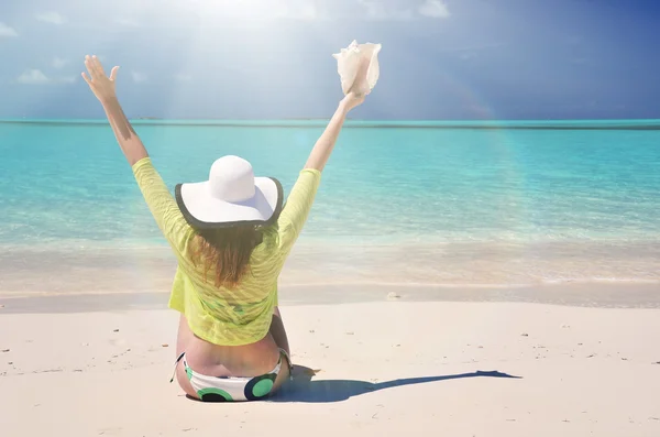 Chica en el océano, Bahamas — Foto de Stock