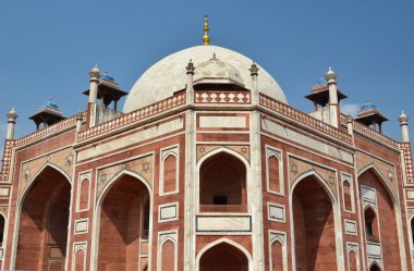 Yeni Delhi'de büyük Moğol Türbesi