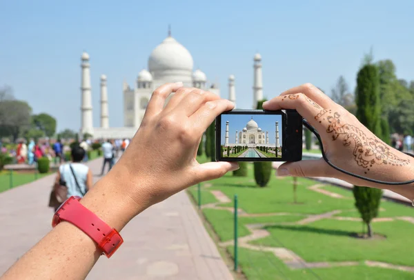 Taj Mahal en la pantalla de la cámara . — Foto de Stock