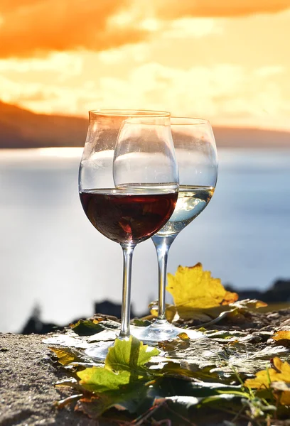 Two wineglasses, cheese and grapes — Stock Photo, Image