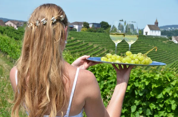 Girl holding wine and grapes — Stock Photo, Image