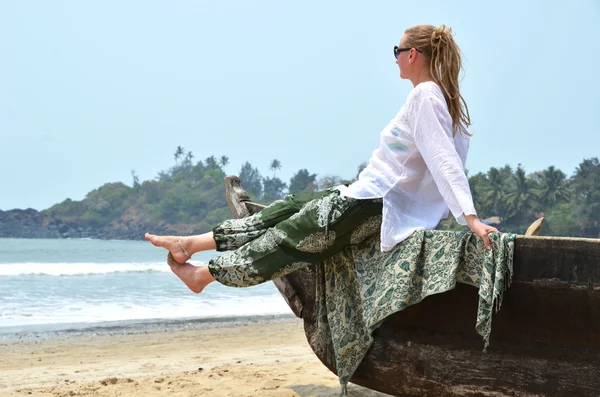 Chica en la playa de Goa del Sur — Foto de Stock