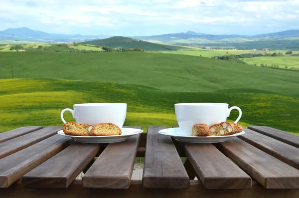 Tazas de café y cantuccini en Toscana —  Fotos de Stock
