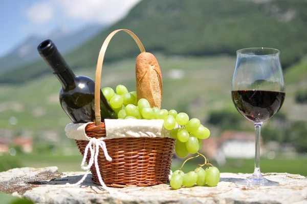 Wine and grapes in Switzerland — Stock Photo, Image