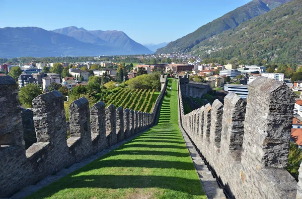 Antiche fortificazioni a Bellinzona — Foto Stock