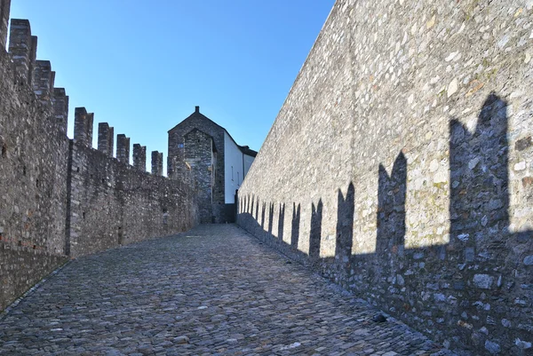 Antiguas fortificaciones en Bellinzona — Foto de Stock