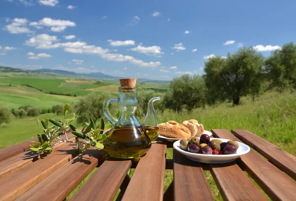 Aceite de oliva y aceitunas en Toscana —  Fotos de Stock