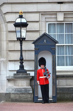 Buckingham Sarayında İngiliz Kraliyet Muhafızı