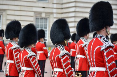 Buckingham Sarayında İngiliz Kraliyet muhafızları