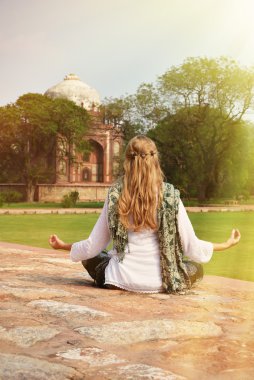 Kadın Humayuns mezar meditasyon.